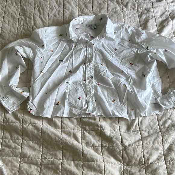 Old Navy Long Sleeve Cropped Button Up - Picture 2 of 10
